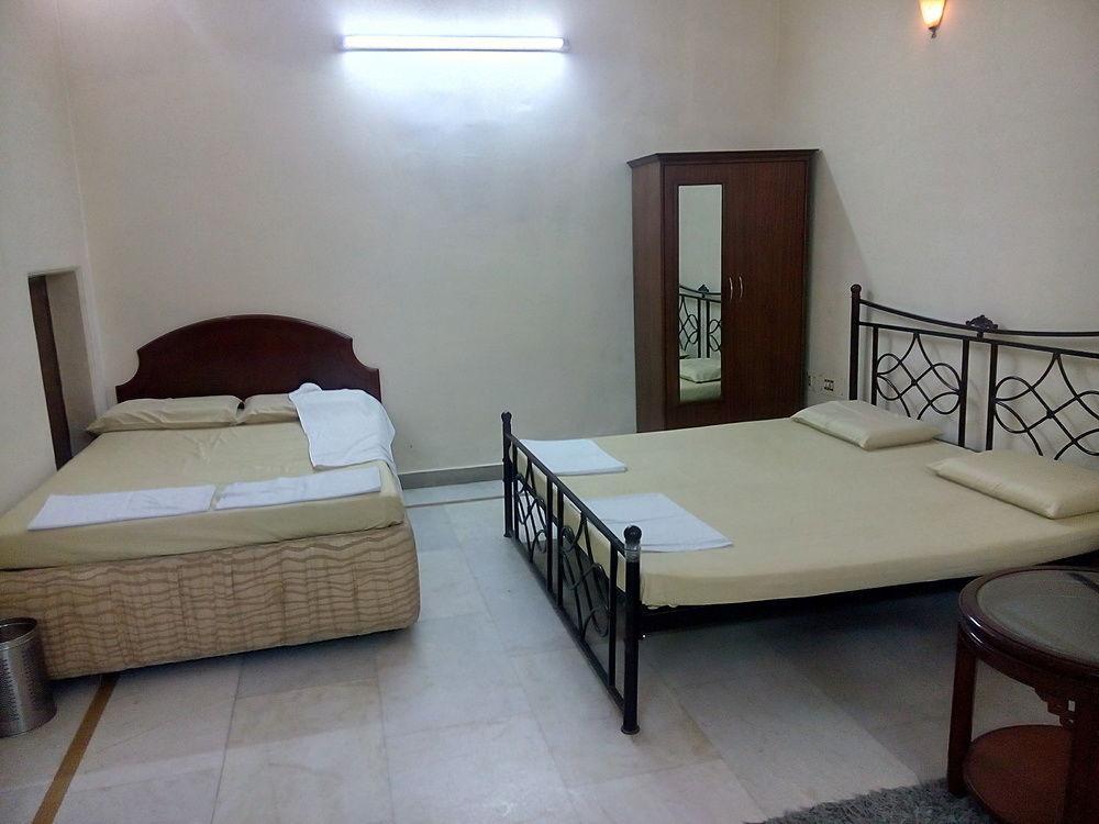 Hotel Pearl Plaza Nowe Delhi Zewnętrze zdjęcie