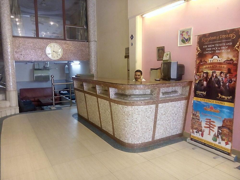 Hotel Pearl Plaza Nowe Delhi Zewnętrze zdjęcie