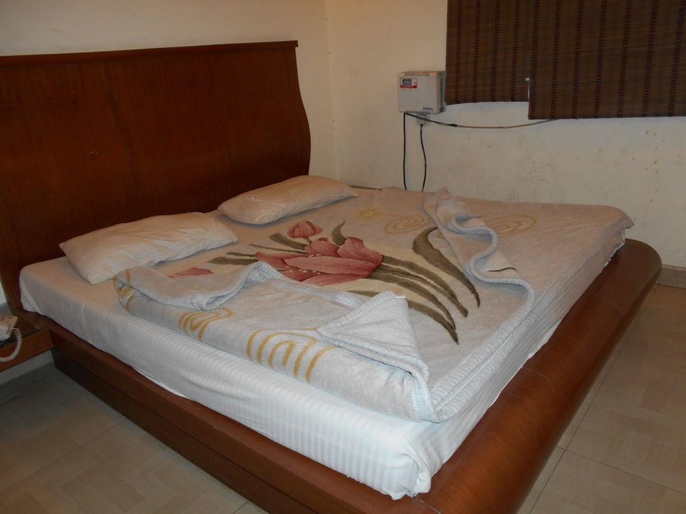 Hotel Pearl Plaza Nowe Delhi Zewnętrze zdjęcie