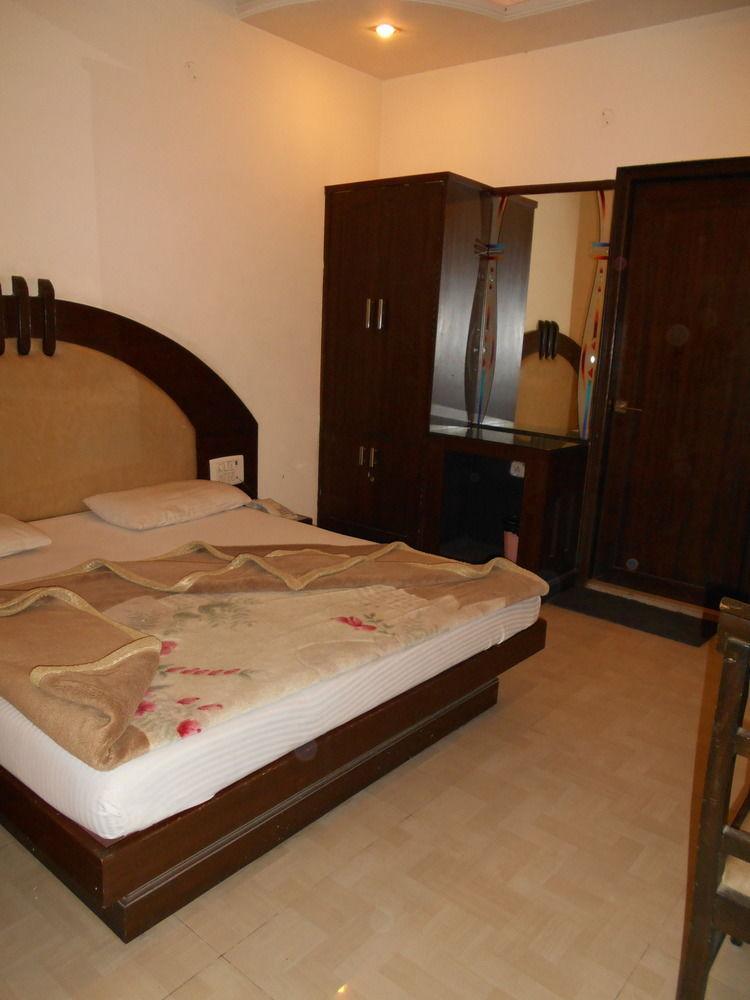 Hotel Pearl Plaza Nowe Delhi Zewnętrze zdjęcie