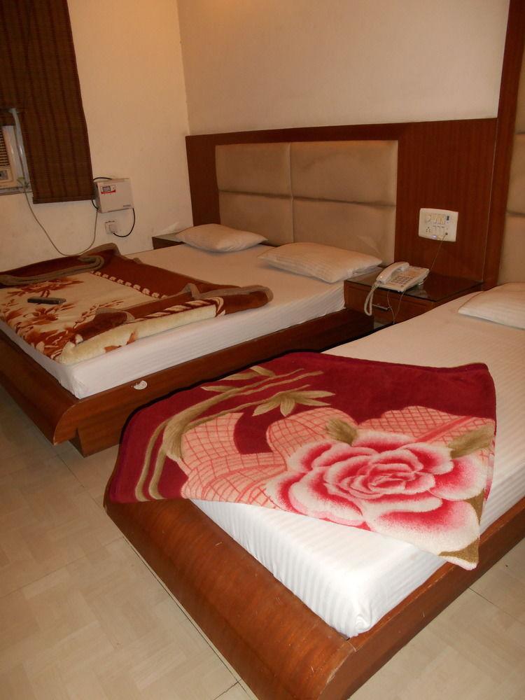 Hotel Pearl Plaza Nowe Delhi Zewnętrze zdjęcie