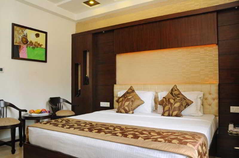 Hotel Pearl Plaza Nowe Delhi Zewnętrze zdjęcie